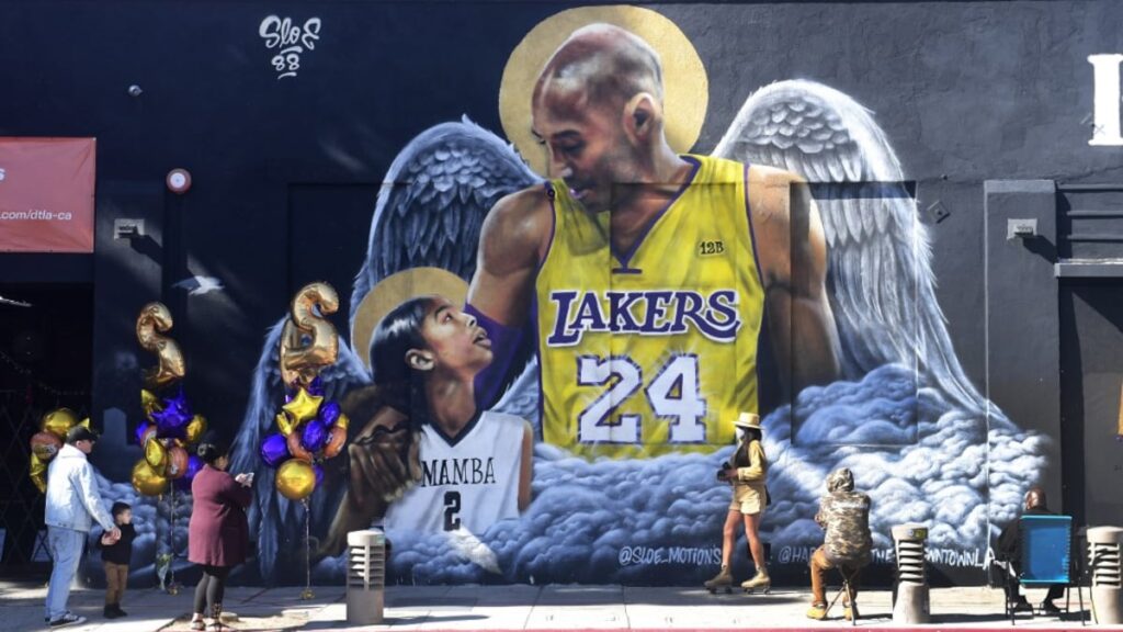 40ugpsn_kobe-bryant-mural-afp_625x300_11_August_22.jpg