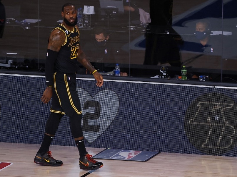 aqojbqa8_lebron-james-black-lakers-jersey-afp_625x300_25_August_20.jpg