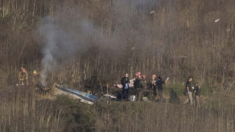 updbni3_kobe-bryant-helicopter-crash-afp_625x300_21_April_20.jpg