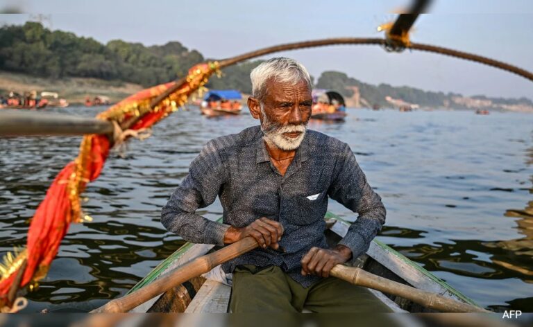 2qprb3j8_nishad-boatmen-kumbh_625x300_06_February_25.jpeg