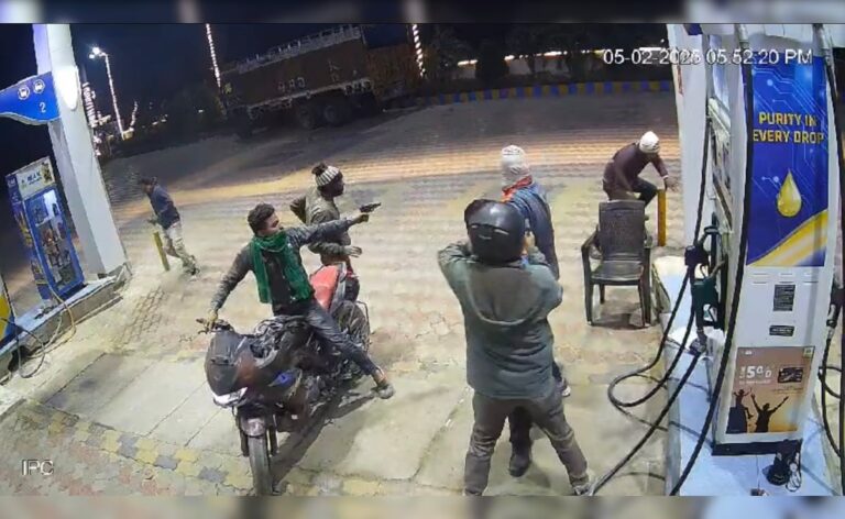 7hprg9qo_bihar-petrol-pump-robbery_625x300_06_February_25.jpeg