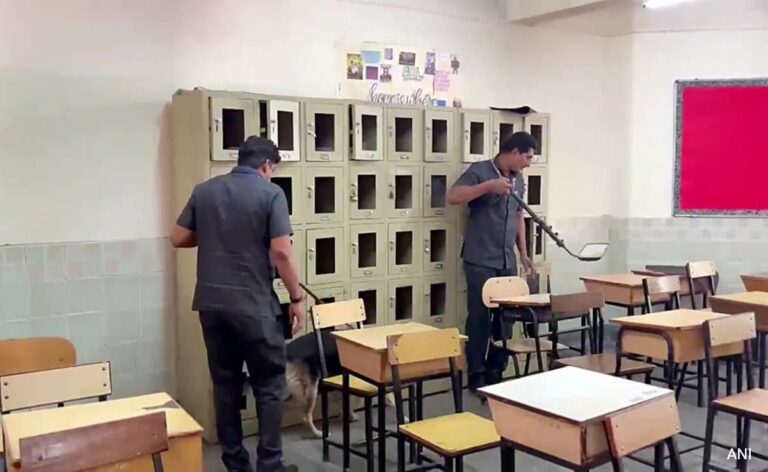 h6stfg18_police-in-school-ani_625x300_06_May_24.jpeg