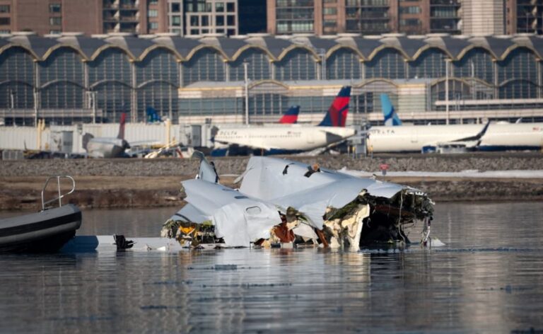 hm0mgus_plane-crash-afp_625x300_31_January_25.jpg